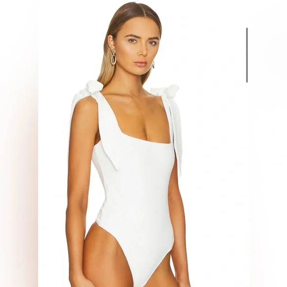 Show me your MuMu Gidget Bodysuit White Size Medium - Picture 2 of 13